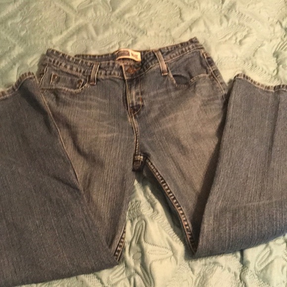❤️ (29)Ladies in Levi’s, size 10 short. Jeans are in excellent condition. - Picture 2 of 9